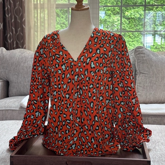 Gorgeous bubble sleeve v-neck tunic blouse - Picture 7 of 15